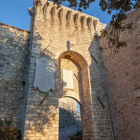 Апарт-отель Il Castello Di Campello Кампелло-суль-Клитунно