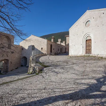 Il Castello Di Campello Апарт-отель 4*