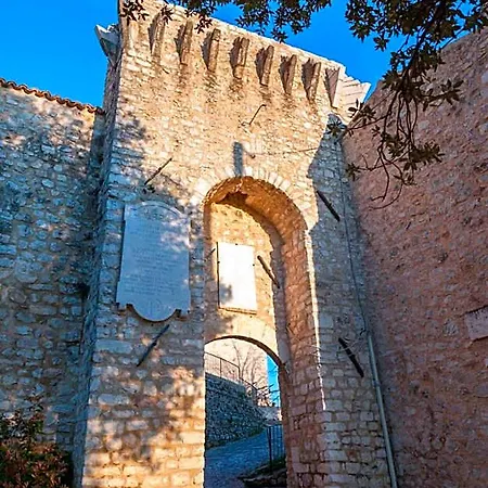 Il Castello Di Campello