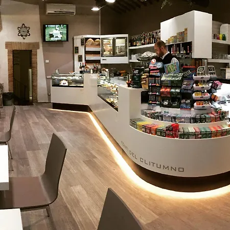 Il Castello Di Campello Кампелло-суль-Клитунно