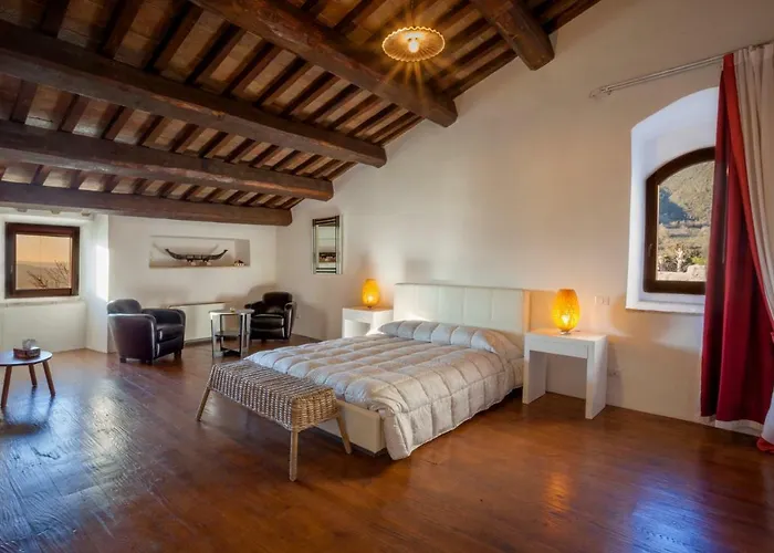 Il Castello Di Campello