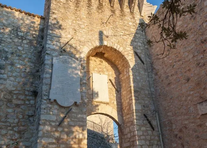 Il Castello Di Campello Apartahotel 4*